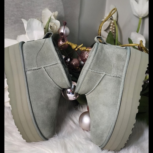 UGG Classic Ultra Mini Platform Shaded Clover boots size9 New